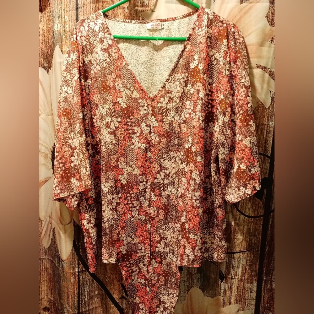 Woman's loose tie shirt